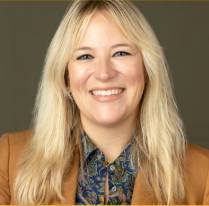 Dr. Courtney Freer